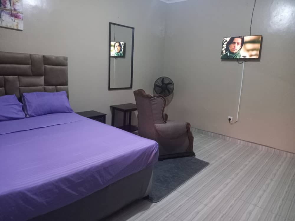 Crossover Guesthouse